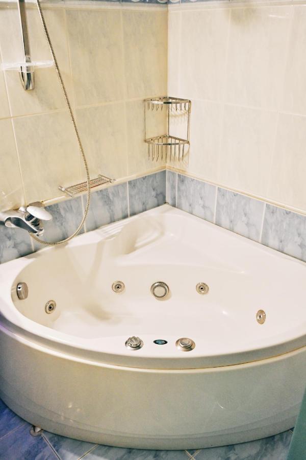 New Times Home & Hotels Near Metro Station Athens Center Luaran gambar
