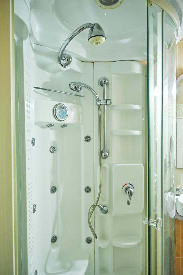 New Times Home & Hotels Near Metro Station Athens Center Luaran gambar